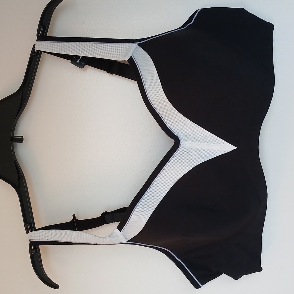 Torrid Active Mid Impact Underwire Sports Bra Black & White Size 44C New